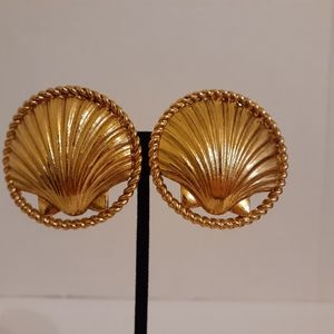 Vintage CHANEL Sea Shell Clip On Earrings